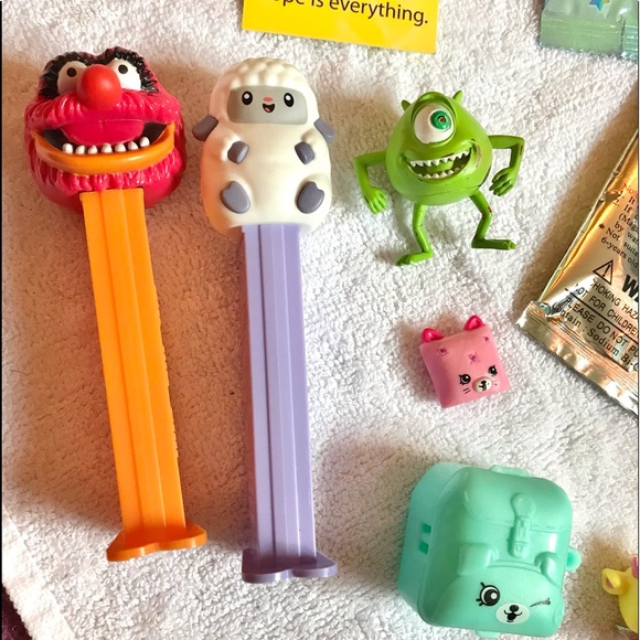 Small toy lot PEZ Shopkins Hatchimals Hot Wheels Disney plastic figures etc - Picture 3 of 5